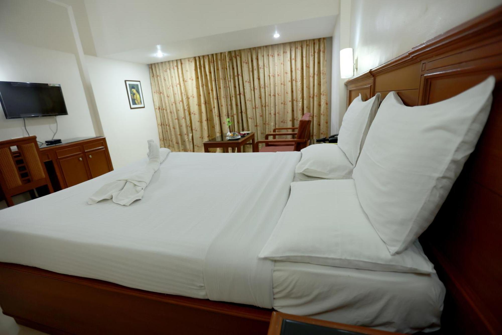 Breeze Residency Hotel Tiruchirappalli Ngoại thất bức ảnh