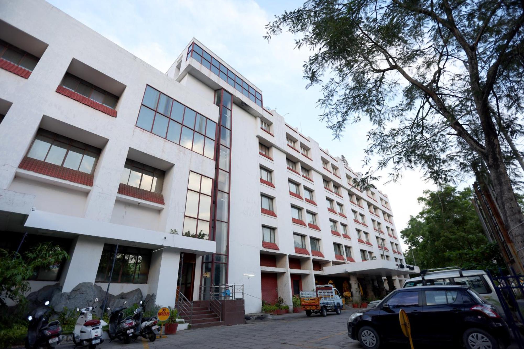 Breeze Residency Hotel Tiruchirappalli Ngoại thất bức ảnh