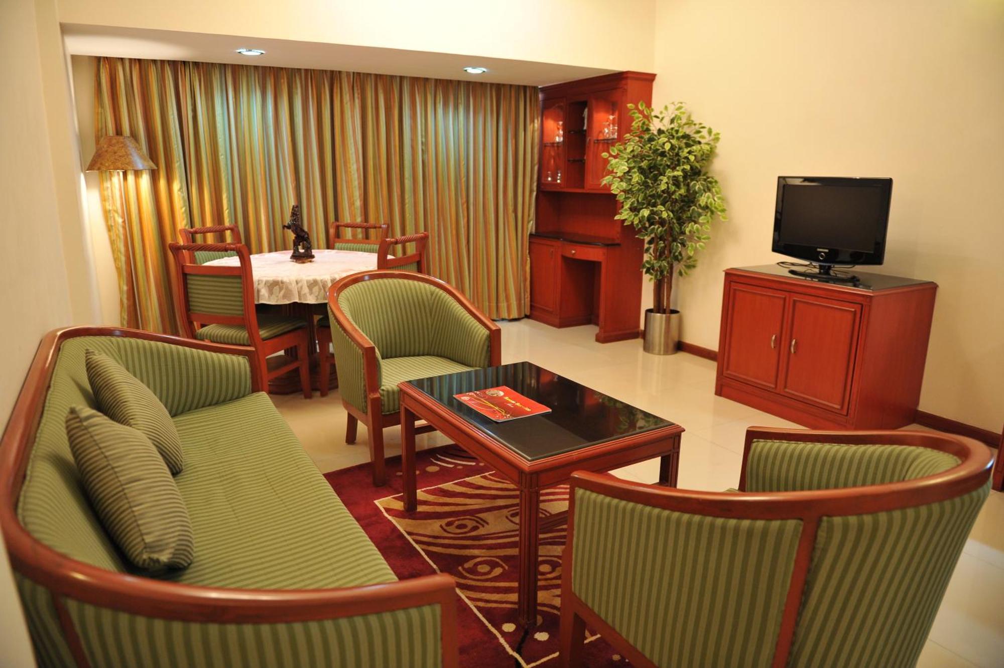 Breeze Residency Hotel Tiruchirappalli Ngoại thất bức ảnh